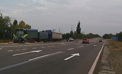 Возле Новой Одессы на карантинном посту столкнулось два зерновоза (Фото)