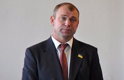 Народный депутат Бриченко раздавал жителям просроченные продукты (Фото)