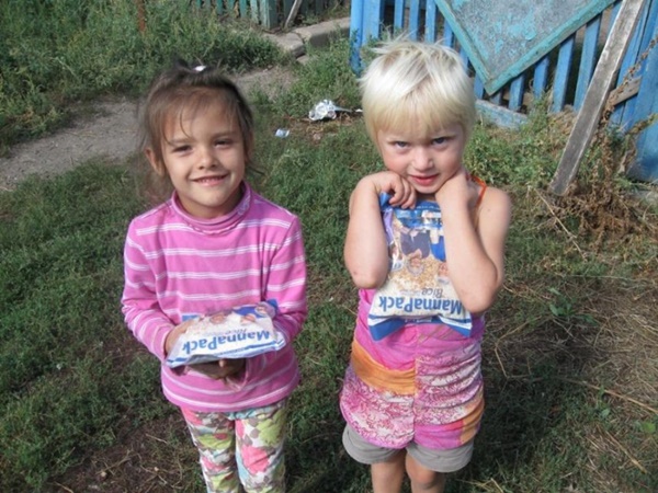 Народный депутат Бриченко раздавал жителям просроченные продукты (Фото)