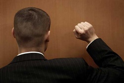 Что делать Новоодесситам если к ним домой пришли частные исполнители